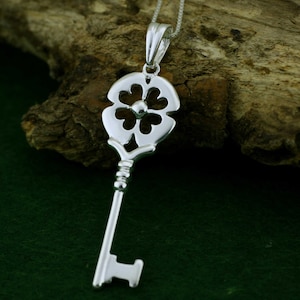 Clover Key Necklace, Sterling Silver  Clover Key Pendant, Antique Clover  Key Charm, Victorian Clover Key Necklace, Good Luck Key, Sterling