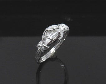 Sterling Silver Movable Hand Ring, Silver Claddagh ring,Hands Clasped Secret Heart, Love Ring, Hold Your Hand, Hold your Heart, Gimmel Ring