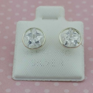 Star Stud Earring, 5MM Star Shape Stud, Sterling Silver Star in a Bezel Stud, Star Cubic Zirconia Earring, Broquel Estrella 5x5 en Plata