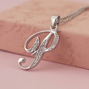 Collar con la letra P, collar con inicial de plata de ley, collar con inicial de plata con piedras de circonita cúbica, inicial de la letra P con circonita cúbica, collar con inicial de la letra P