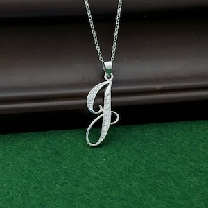 Collar con la letra J, collar con inicial de plata de ley, collar con inicial de plata con piedras de circonita cúbica, inicial de la letra J con circonita cúbica, collar con inicial de la letra J