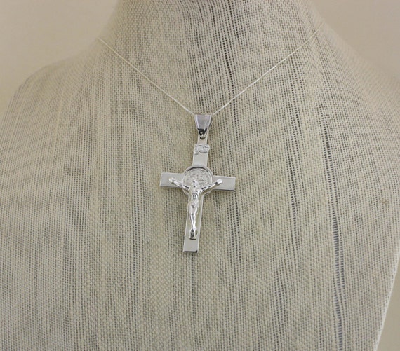 Rosario benedictino de aleación Vintage para coche, collar con crucifijo colgante, cuentas de oración, suministros de iglesia cristiana, adorno Compra barata en