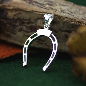 Silver Horse Shoe pendant, Sterling Silver Horse Shoe Necklace, Cowboy Necklace, Silver Lucky Charm Pendant ,  Horse Shoe Necklace