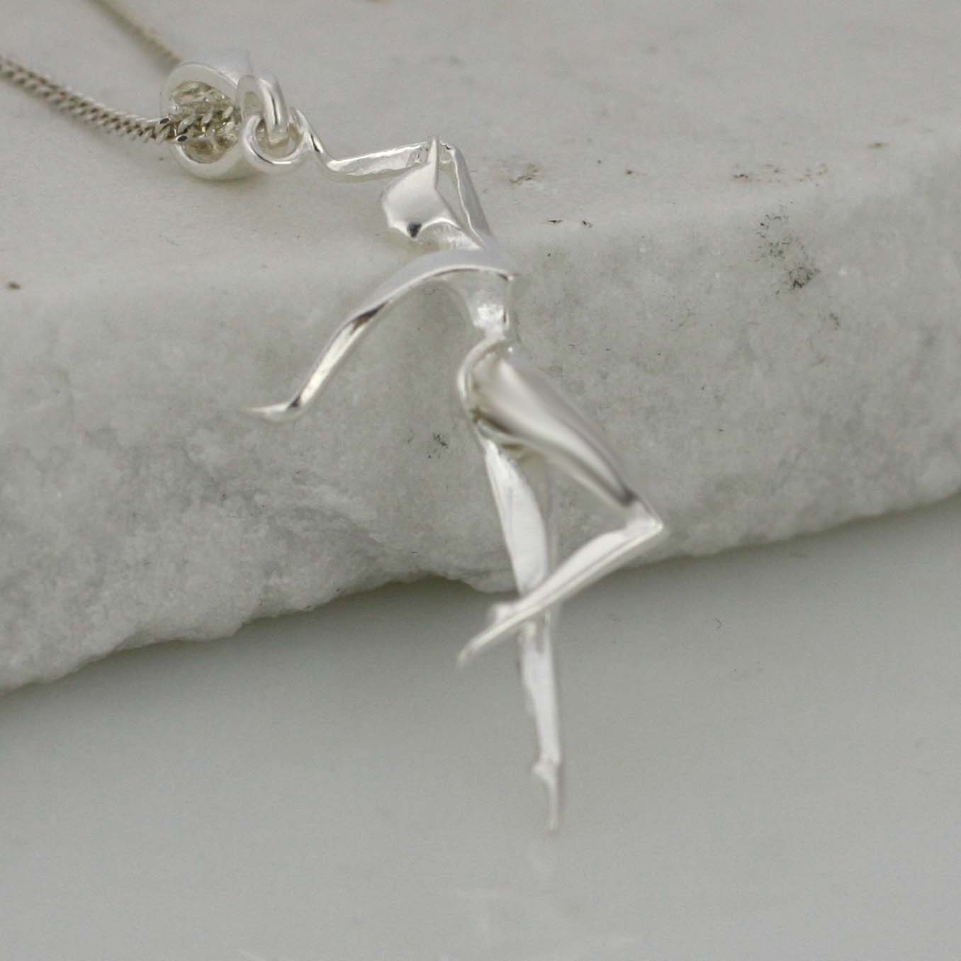 ★ROSEMONT★ SILVER Petit Etoile (Dancing Jewelry) Necklace Clover Dancing Stone Necklace – KIPA Jewellery