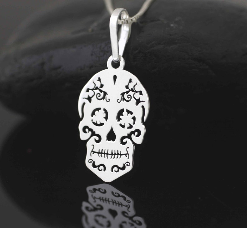 GG GHOST STERLING SILVER SKULL NECKLACE