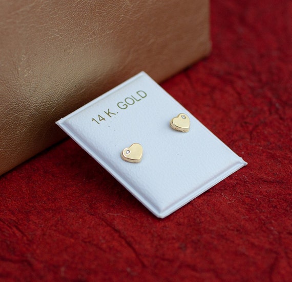 Orecchini a bottone a forma di cuore di perle, orecchini a forma di cuore in oro, orecchini a bottone a forma di cuore, orecchini minimalisti, orecchini a bottone in madreperla, regalo per
