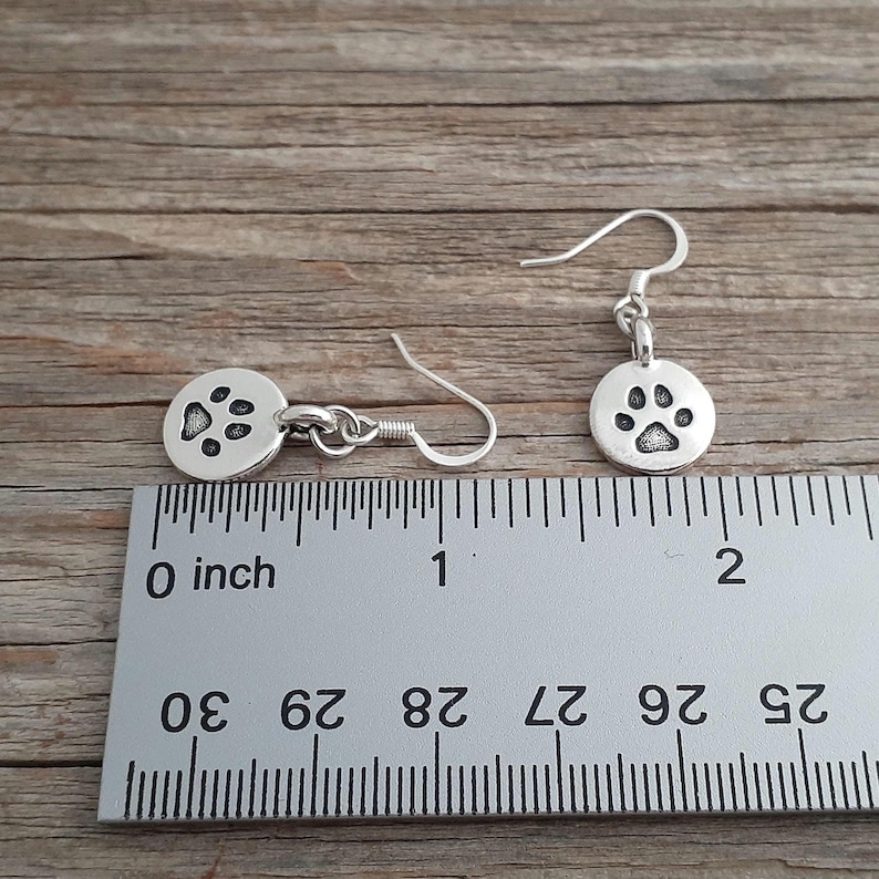 Everyday Paw Print Earrings / Paw Print Jewelry / Dog Lover Jewelry / Dog Paw Earrings / Gift for Dog Lover / Dog Mom Gift / Pet Earrings imagem 4