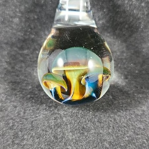 Triple Mushroom Glass Pendant Necklace – Handblown Borosilicate Glass Jewelry – Psychedelic Forest Fungi Charm – Nature-Inspired Glass Art