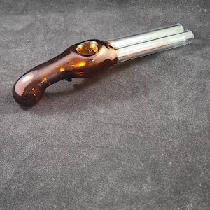 Double Barrel Glass Pipe – Shotgun-Style Hand Pipe with Brown Handle – Handblown Novelty Smoking Pipe – Western Vibes Gift – 6–7 Inch Glass