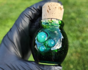 Handgemachtes grünes Glas mit Korkdeckel - Apothekergefäß aus geblasenem Glas, Boho-Dekor, Zauberglas, Aufbewahrung für Hexen