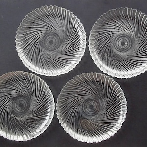 Arcoroc Seabreeze Dinner Plates -  Excellent Condition - Set of 4 Clear Glass Swirl Patterned Large Plates - 10&quot; Scalloped Edge Plate