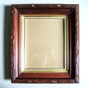 Marco de fotos victoriano de madera tallada con detalles en pan de oro antiguo, 8 x 10 pulgadas