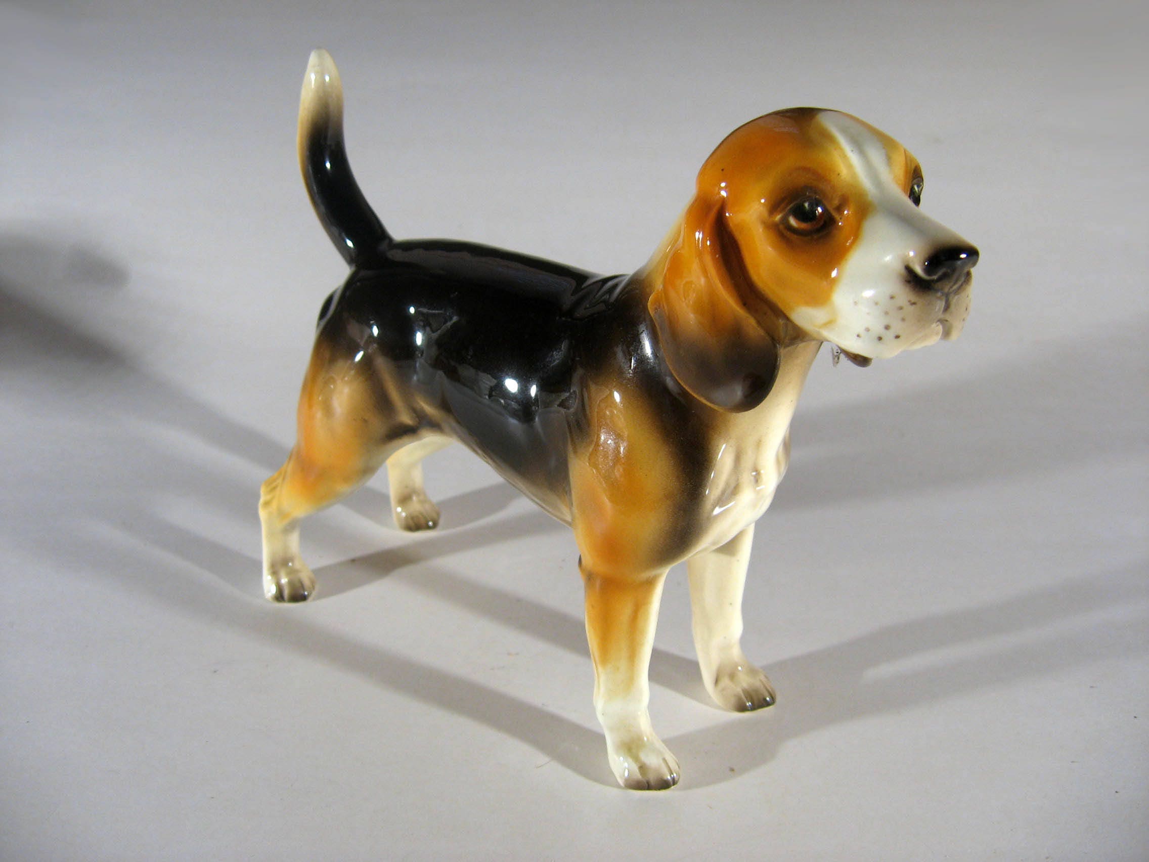 beagle dog figurine