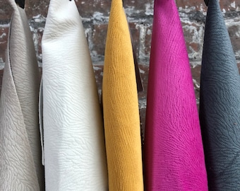 Zachte fluwelen bekledingsstof met subtiel dierenhuidpatroon in reliëf voor banken, gordijnen, kussens en interieurontwerp Effen stoffen per meter