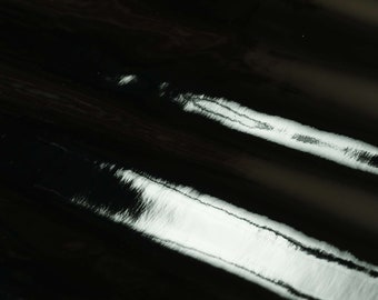 Glad kunstleer glanzende afwerking Effen zwarte kleur vinyl bekledingsstof - verkocht per 1 meter online