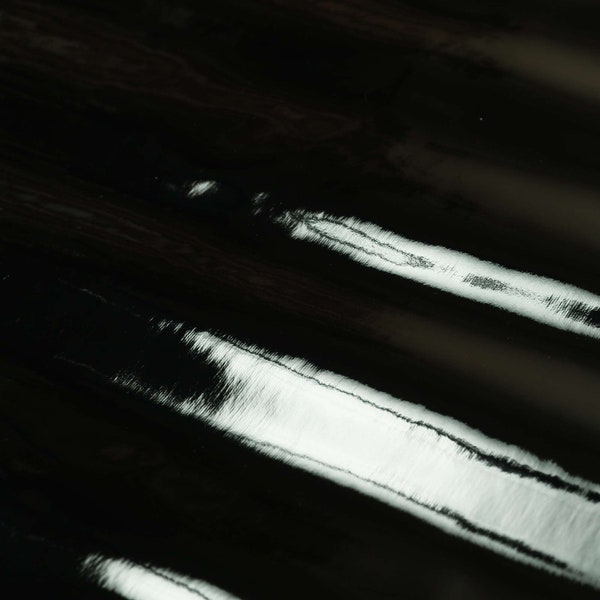 Tissu d'ameublement en vinyle de couleur noire lisse en similicuir brillant - Vendu au mètre en ligne