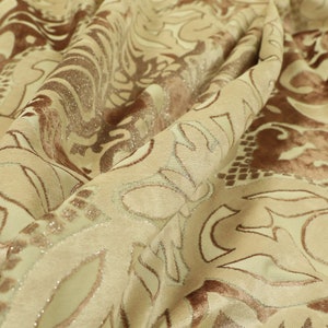 New Large Medallion Pattern Velvet Texture Upholstery Furnishing Fabric In Brown