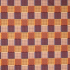 Peut inclure: Motif répétitif de carrés aux tons orange, jaune et violet. Chaque carré contient un motif plus petit de lignes diagonales ou de formes en forme de feuilles, créant un design géométrique texturé. L'effet global est un motif textile vibrant et accrocheur.