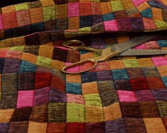 Tessuto da tappezzeria in ciniglia con trama morbida di qualità, motivo a strisce colorato chevron per arredi morbidi, divani, tende, venduto al metro - Italia