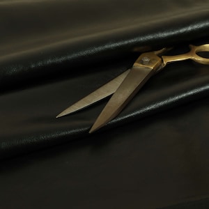 New Furnishing Fabric Slippery Wet Textured Faux Leather Upholstery In Black  For Sofas Chairs By the Metre