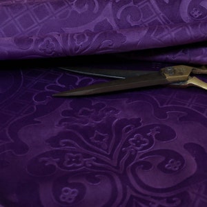 New Furnishing Soft Velvet Embossed Damask Quality Pattern Upholstery Fabric Upholstery In Purple Colour For Sofas Curtains By The Metre