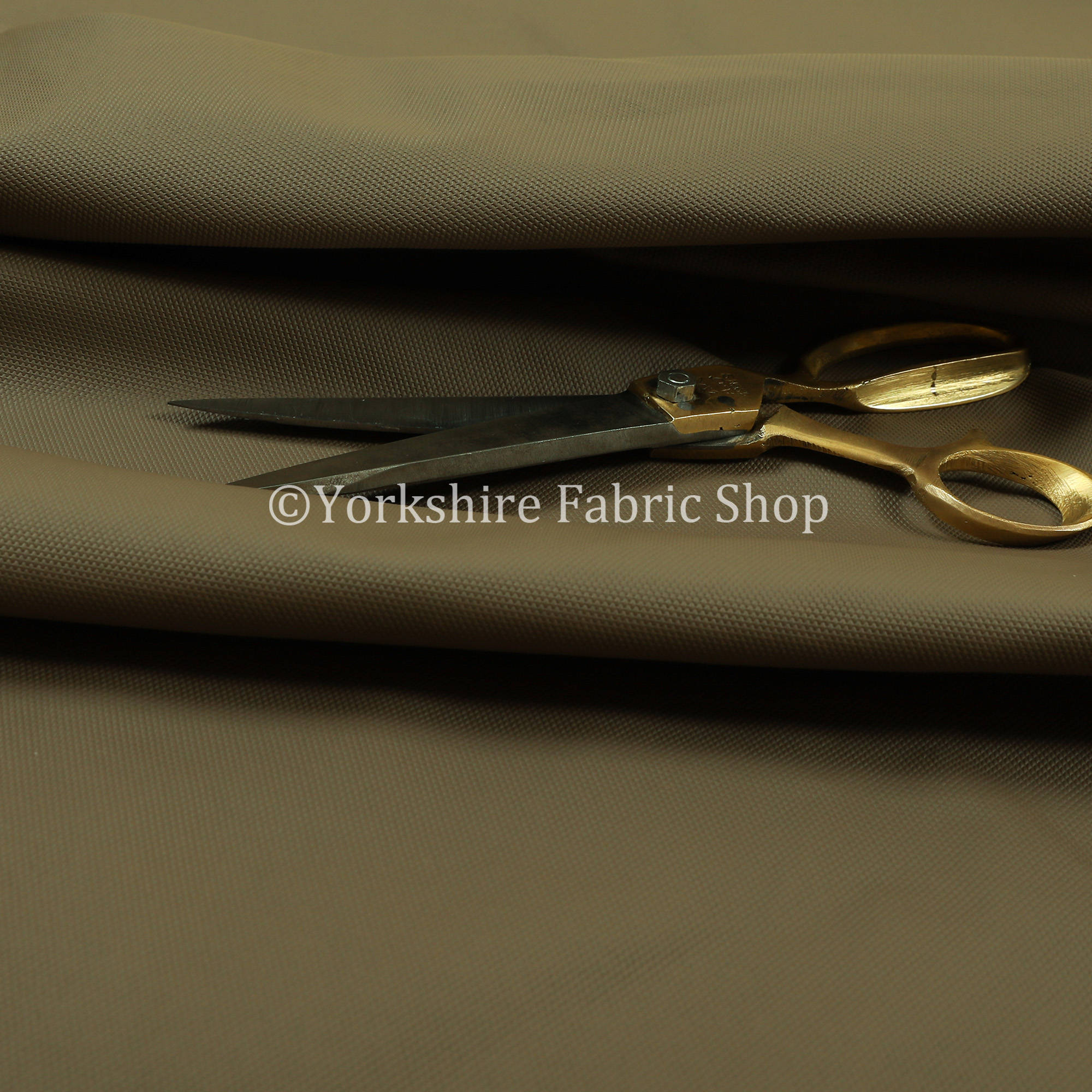 En nid d’abeille vinyle simili cuir texturé couleur brun mat finition tissu d’ameublement - vendu au mètre 10 En nid d’abeille vinyle simili cuir texturé couleur brun brun brun mat finition tissu d’ameublement - vendu au mètre 10 4dfa02