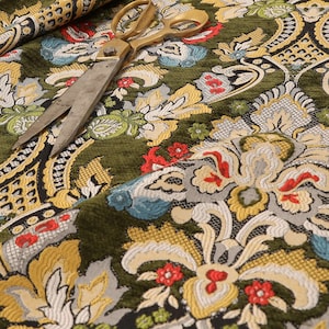 Quality Rich Detail Damask Floral Pattern In Green Upholstery Furnishing Fabric - Sold By The 10 Metre
