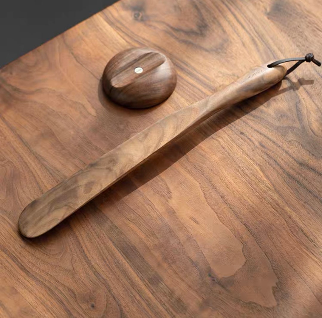 20 Inch Standing Shoe Horn With Walnut Wood Base – Premium Stainless Steel Long Shoehorn For Dress Shoes & Boots