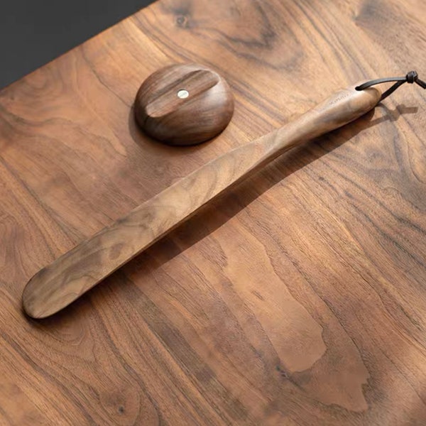 Walnut shoehorn, long handle wooden shoe horn with magnetic holder