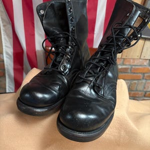 Size 9R black combat army military boots from 1966