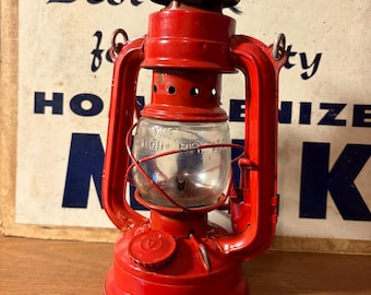 Vintage World Light Mfg. Co. Globe Brand Lantern Model No. 707 Red