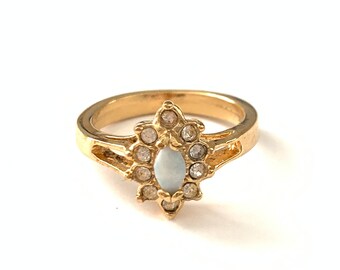 Vintage Gold Tone Opalescent Rhinestone Ring