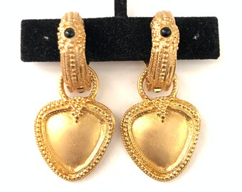 Gorgeous Vintage Etruscan Inspired Satin Gold Plated Door Knocker Heart Earrings // Vintage 1980s Door Knocker Clips