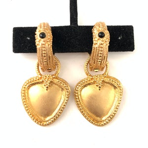 Gorgeous Vintage Etruscan Inspired Satin Gold Plated Door Knocker Heart Earrings // Vintage 1980s Door Knocker Clips