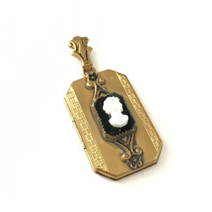 Beautiful Antique Victorian Cameo Mourning Locket