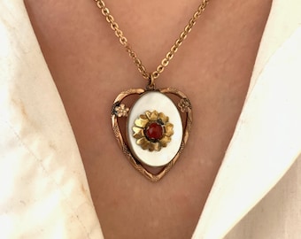 Collar con medallón de corazón con flor de diamantes de imitación rojo rubí de dos tonos bañado en oro vintage, regalo para mamá.