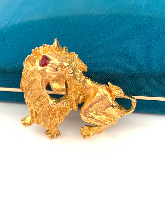 Large Vintage 1980s Gold Tone Lion Brooch - image 3