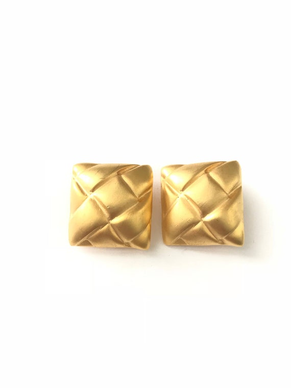 Vintage Matte Gold Plated Geometric Quilted State… - image 1