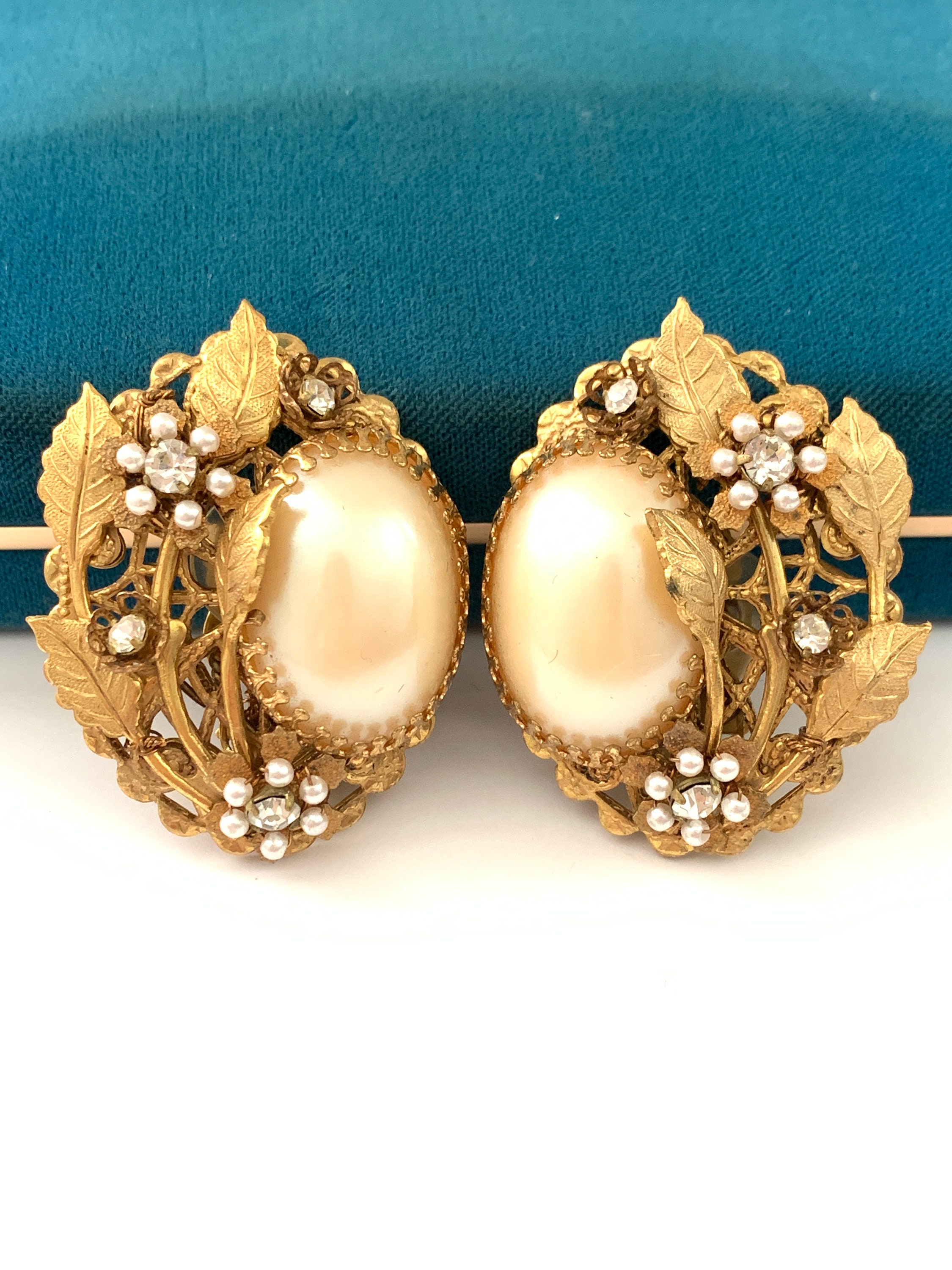 Stunning Vintage 1940s Gold Filigree Faux Pearls Beaded