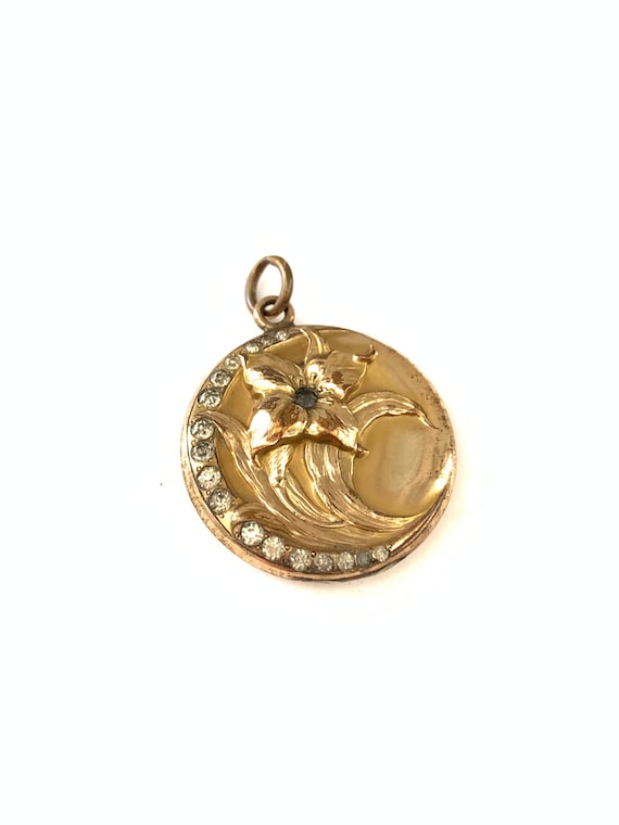 Gorgeous Vintage Crescent Moon Embossed Flower Gol