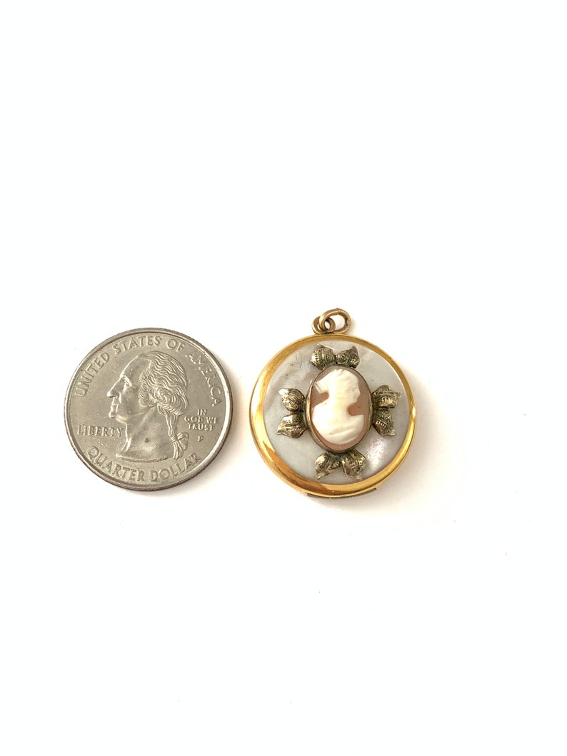 Beautiful Vintage Gold Filled Mother of Pearl Round Cameo Locket image 6
