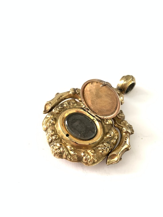 Antique Victorian Gold Filled Agate Spinner Locket