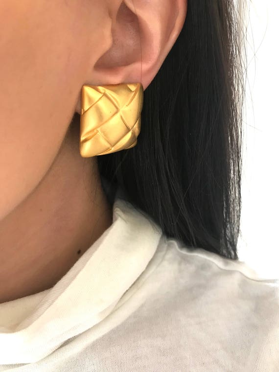 Vintage Matte Gold Plated Geometric Quilted State… - image 3