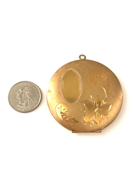Huge Vintage Etched Round Gold Filled Locket Penda