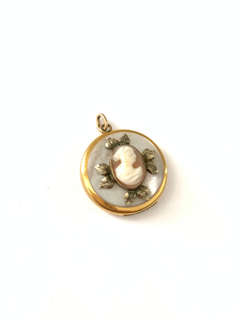 Beautiful Vintage Gold Filled Mother of Pearl Round Cameo Locket image 2