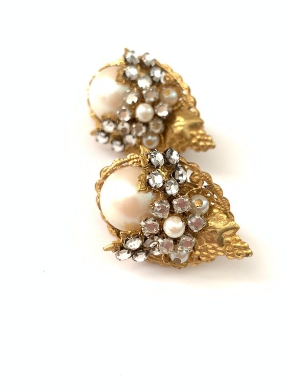 Gorgeous Vintage Gold Filigree Pearl Clip Earring… - image 2