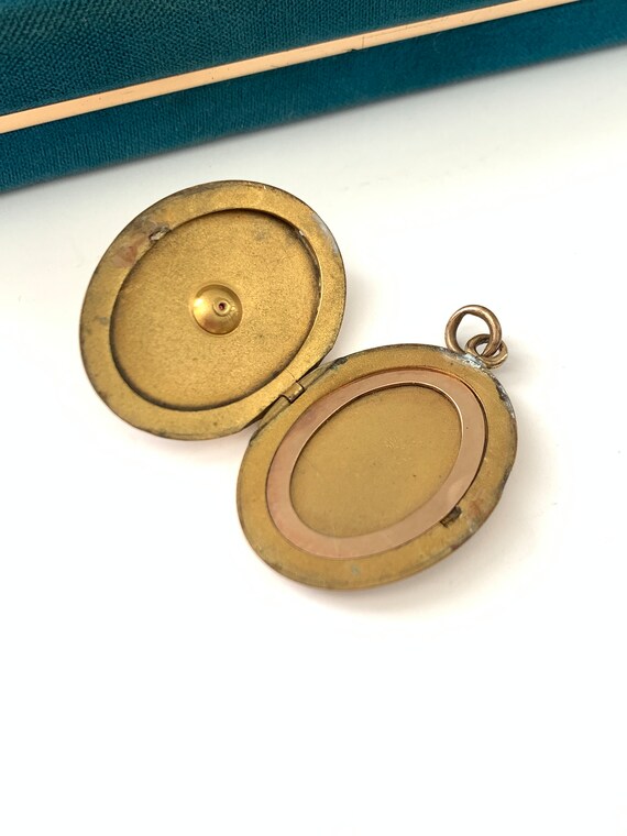 Vintage Gold Filled Oval Etched Locket, Antique D… - image 7