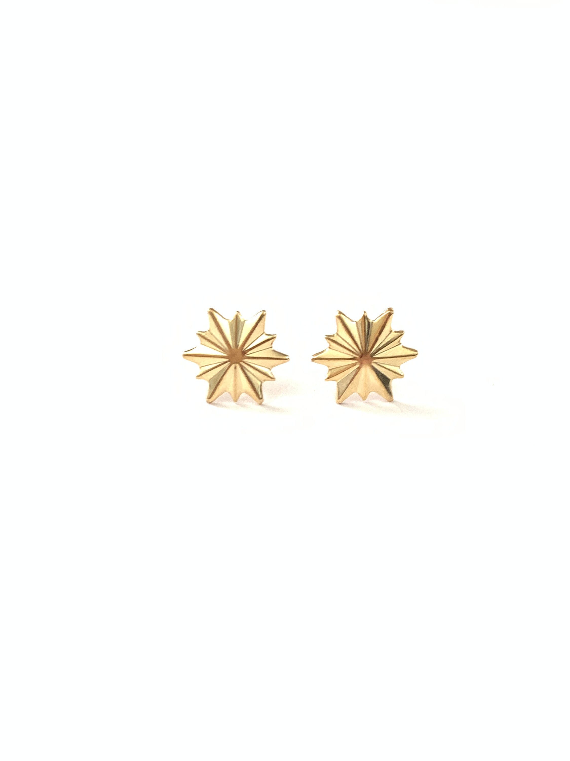 Gold starburst stud earrings deals