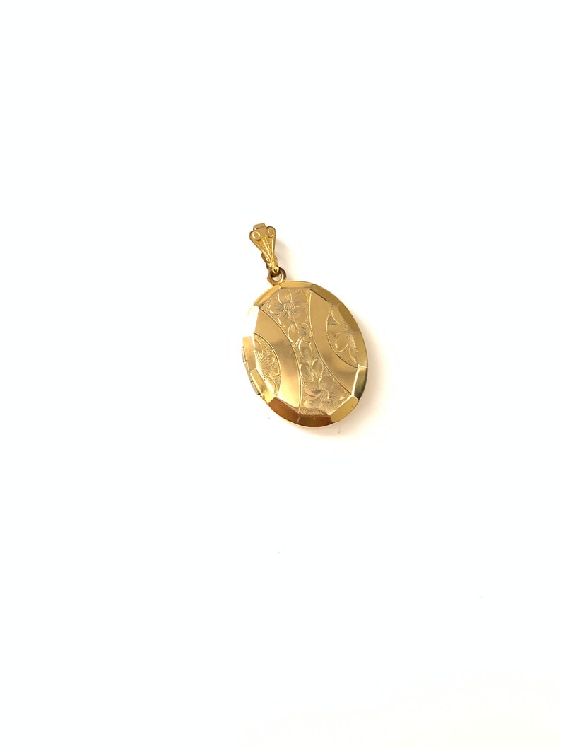 Beautiful Vintage Oval Gold Filled Locket with Fluted Floral Engravings
