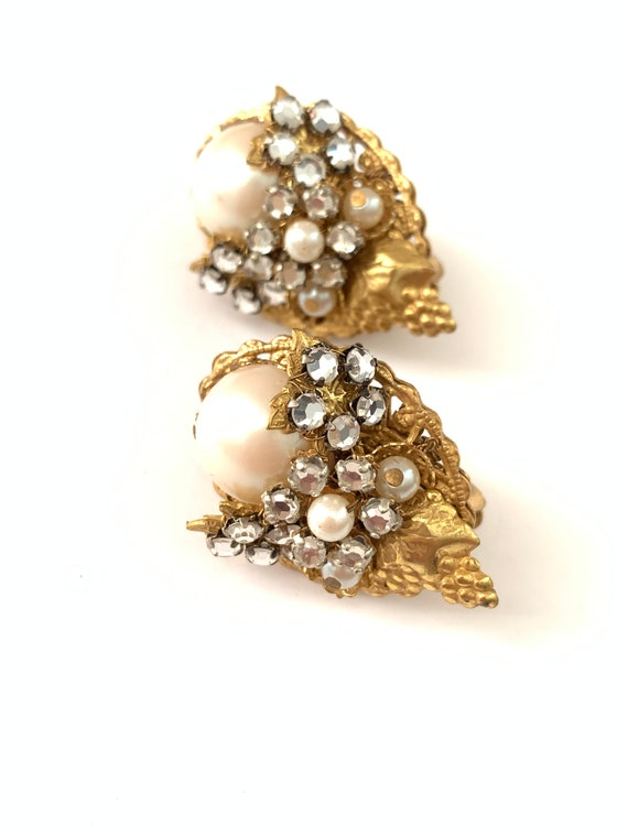 Gorgeous Vintage Gold Filigree Pearl Clip Earring… - image 5